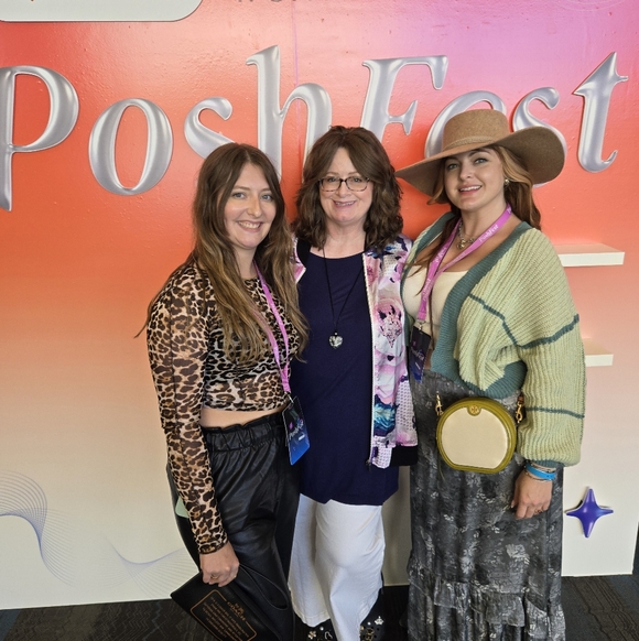 🚨@singsnsmiles LIVE NOW! GOOD VIBE TRIBE! 4 $25 GIFTCARDS ALL DAY! - Picture 3 of 11